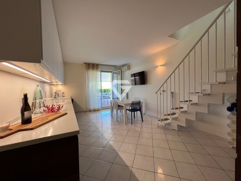 Quadrilocale in Vendita a Borghetto Santo Spirito, 495'000€, 170 m², arredato, con Box