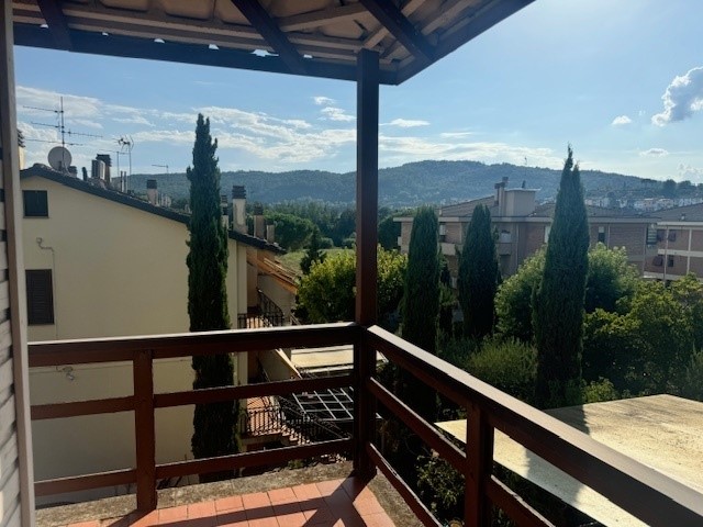 Casa Indipendente in Vendita a Carmignano, zona Comeana, 1'000'000€, 400 m², con Box