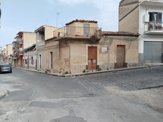 Casa Indipendente in Vendita a Grammichele, zona via Vittorio Veneto, 22'000€, 100 m²