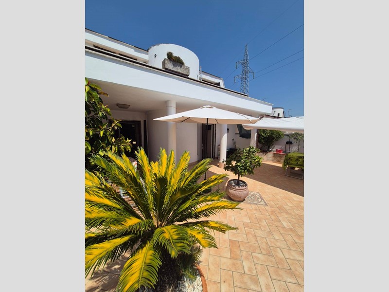 Villa in Vendita a Guidonia Montecelio, zona Colle Verde, 435'000€, 352 m²