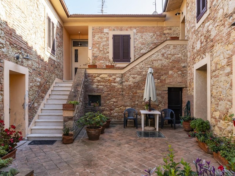 Appartamento in Vendita a Casciana Terme Lari, zona Usigliano, 165'000€, 150 m²