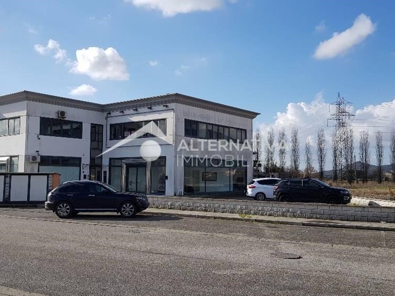 Ufficio in Vendita a Calcinaia, 80'000€, 115 m²