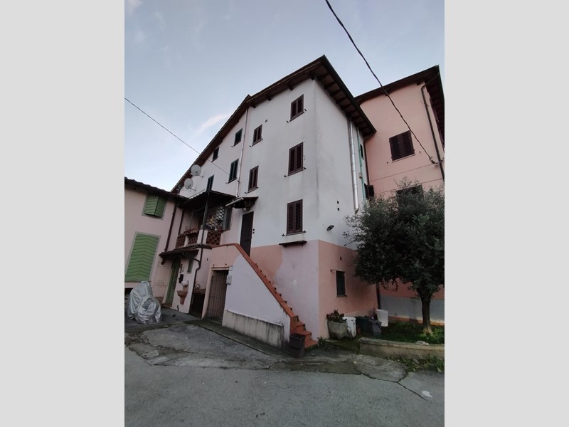 Casa Indipendente in Vendita a Lucca, zona Sant'Angelo In Campo, 120'000&euro;, 70 m², arredato