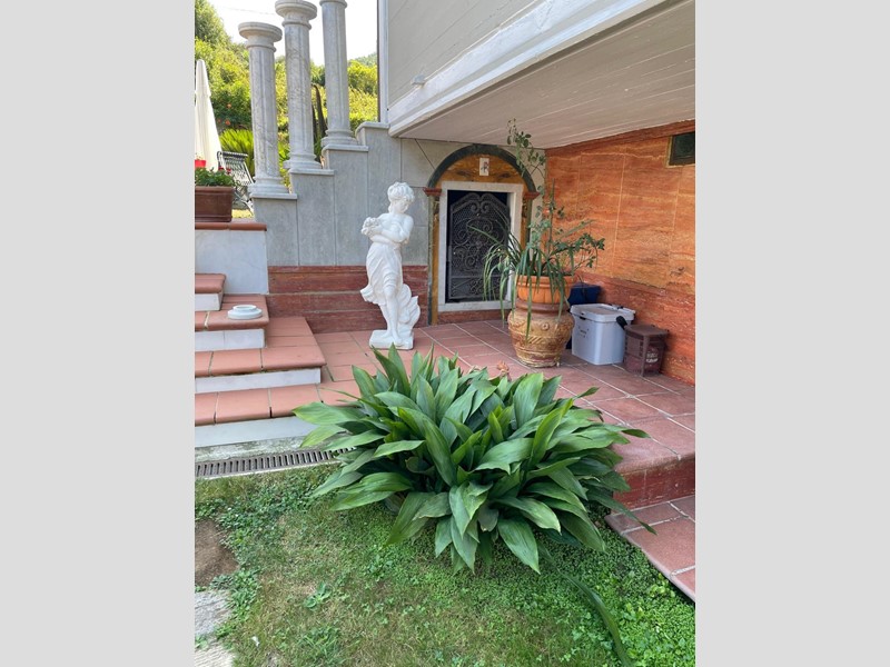 Villetta a schiera in Vendita a Carrara, 400'000€, 210 m², arredato