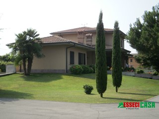 Villa in Vendita a Casirate d'Adda, 950'000€, 280 m²