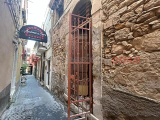 Negozio in Vendita a Siracusa, 95'000&euro;, 74 m²