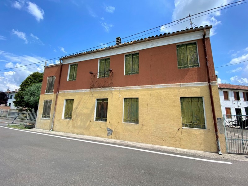 Casale in Vendita a Noventa Vicentina, 75'000€, 175 m²