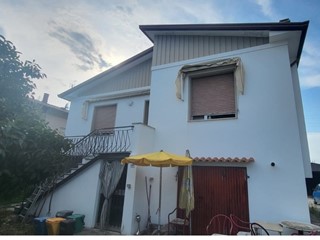 Casa Indipendente in Vendita a Savignano sul Rubicone, zona Savignano A Mare, 289'000&euro;, 200 m², con Box