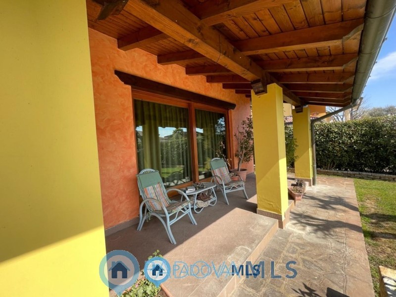 Casa Indipendente in Vendita a Vigonza, 450'000€, 355 m², con Box