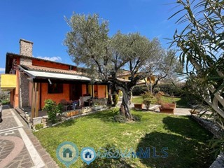Casa Indipendente in Vendita a Vigonza, 450'000€, 355 m², con Box