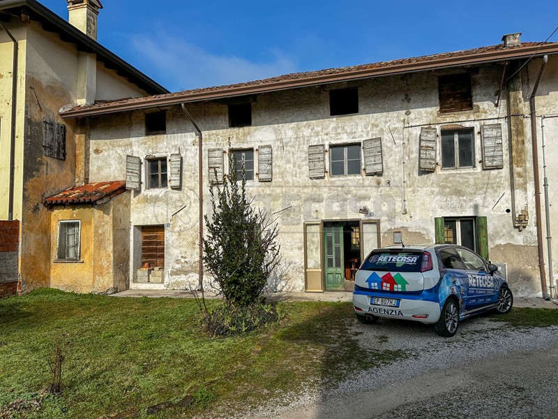 Casa Indipendente in Vendita a Carlino, 32'000€, 267 m²