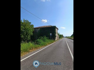 Casa Semi Indipendente in Vendita a Battaglia Terme, 70'000€, 180 m²