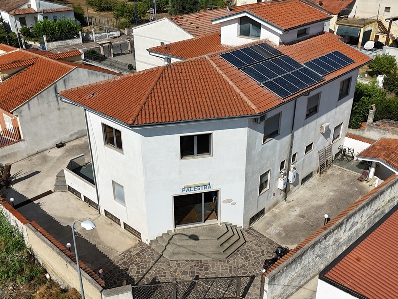 Immobile commerciale in Vendita a Falciano del Massico, zona Via Direttissima, 390'000€, 700 m²