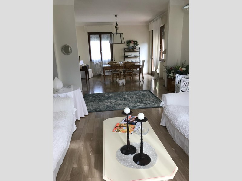 Quadrilocale in Vendita a Lucca, zona Arancio, 285'000&euro;, 122 m², arredato, con Box