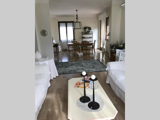 Quadrilocale in Vendita a Lucca, zona Arancio, 285'000&euro;, 122 m², arredato, con Box