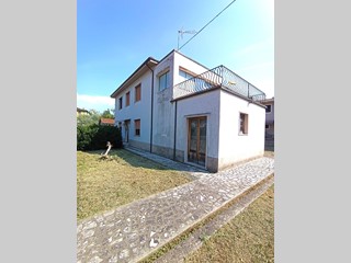 Casa Indipendente in Vendita a Gallicano, 100'000€, 180 m², con Box