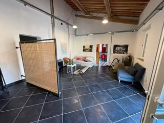 Laboratorio in Affitto a Calci, 600€, 80 m²