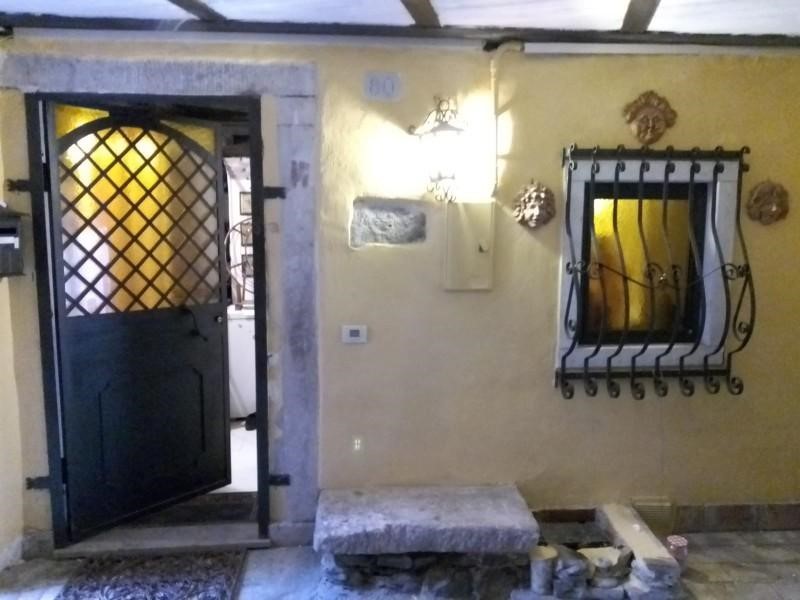 Quadrilocale in Vendita a Carrara, zona Fontia, 55'000€, 69 m², arredato