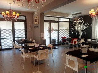 Attività commerciale in Vendita a Capannori, 60'000€, 120 m²