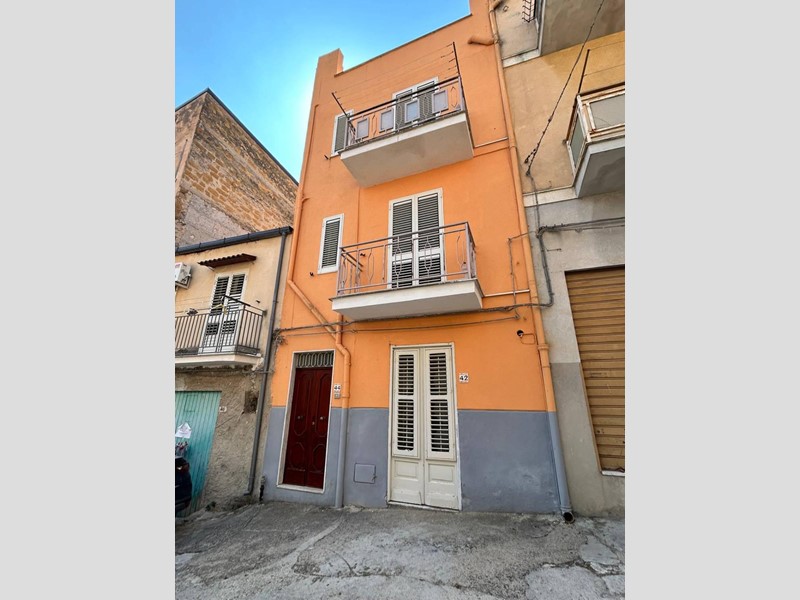 Casa Indipendente in Vendita a Aragona, 27'000€, 80 m², arredato