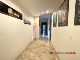 Quadrilocale in Vendita a Cesano Boscone, 245'000€, 130 m²