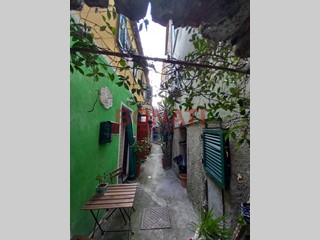 Casa Semi Indipendente in Vendita a Vezzano Ligure, zona Vezzano Basso, 150'000€, 95 m²