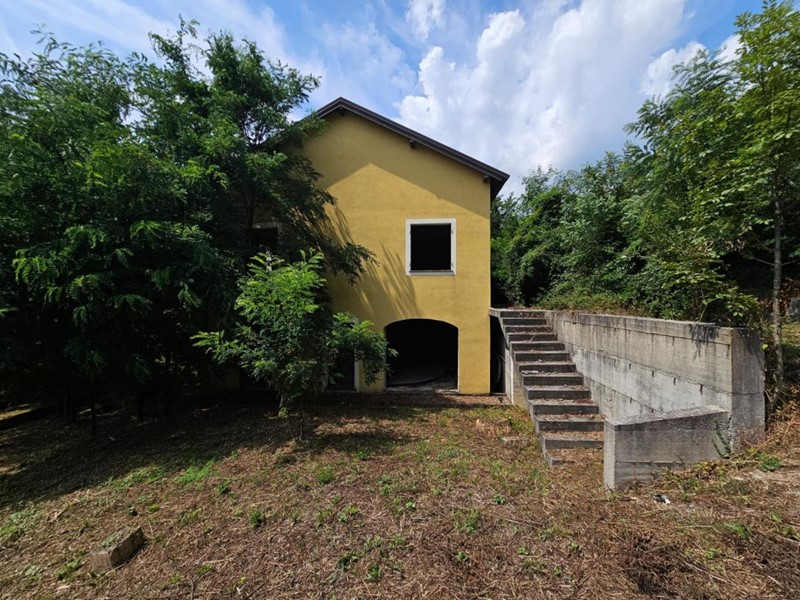 Appartamento in Vendita a Campomorone, 210'000€, 100 m², con Box