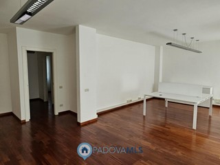 Trilocale in Vendita a Padova, 220'000€, 14000 m²