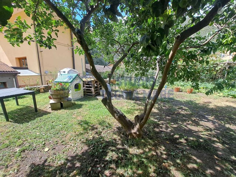 Appartamento in Vendita a Badalucco, 175'000€, 160 m², con Box