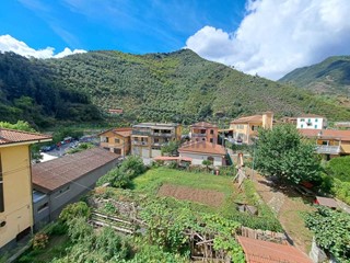 Appartamento in Vendita a Badalucco, 175'000€, 160 m², con Box