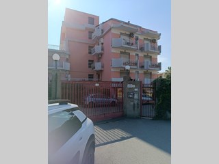 Quadrilocale in Vendita a Messina, zona MILI MOLETI , 89'000€, 127 m²