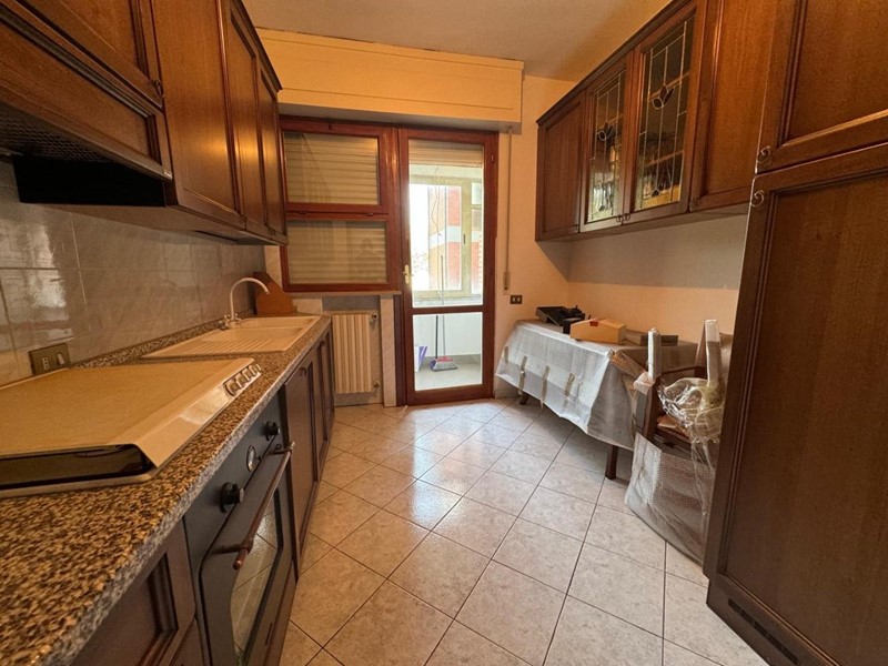 Appartamento in Vendita a Pontedera, 170'000€, 119 m², con Box