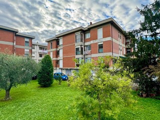 Appartamento in Vendita a Pontedera, 170'000€, 119 m², con Box