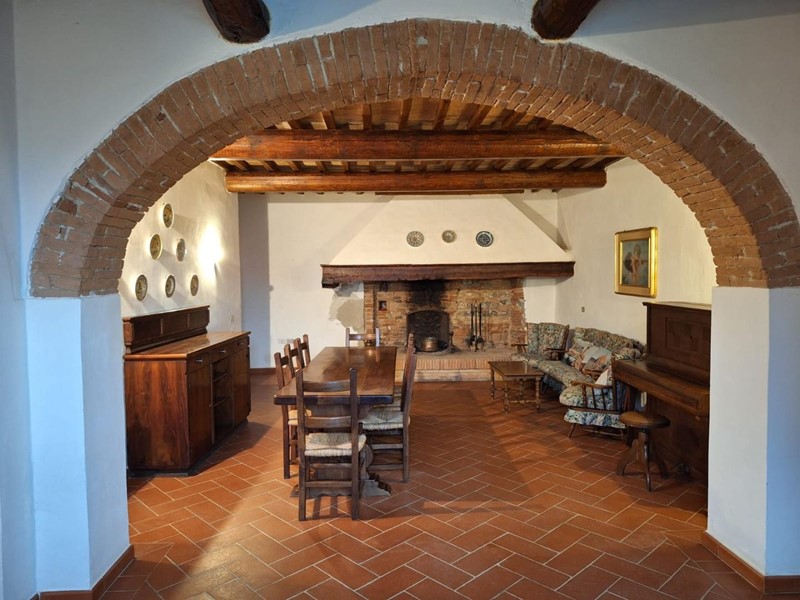 Casale in Vendita a Montespertoli, 780'000€, 328 m²