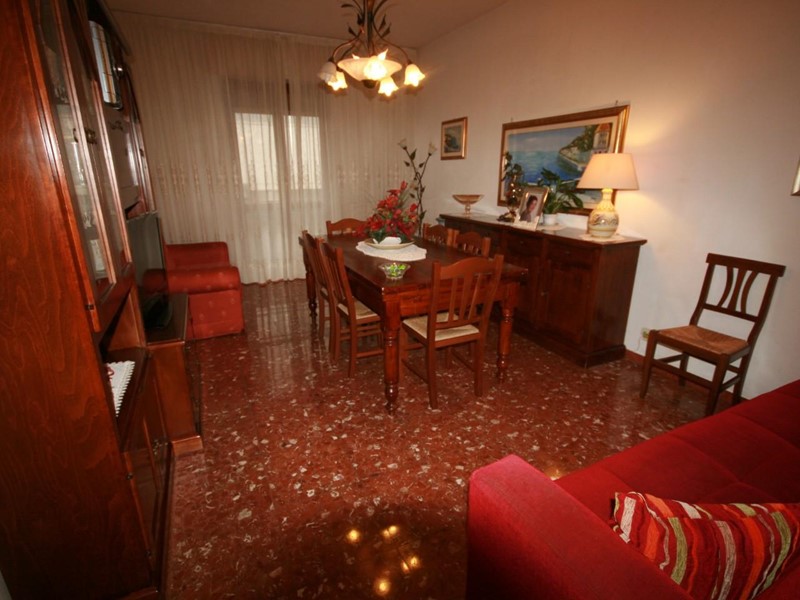 Quadrilocale in Vendita a Carrara, zona Marina di Carrara, 178'000€, 90 m², arredato