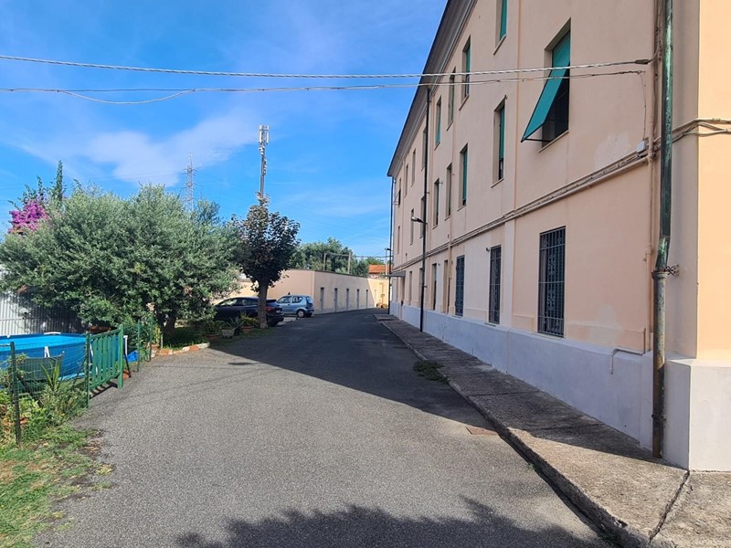 Trilocale in Vendita a Livorno, 118'000€, 65 m², con Box