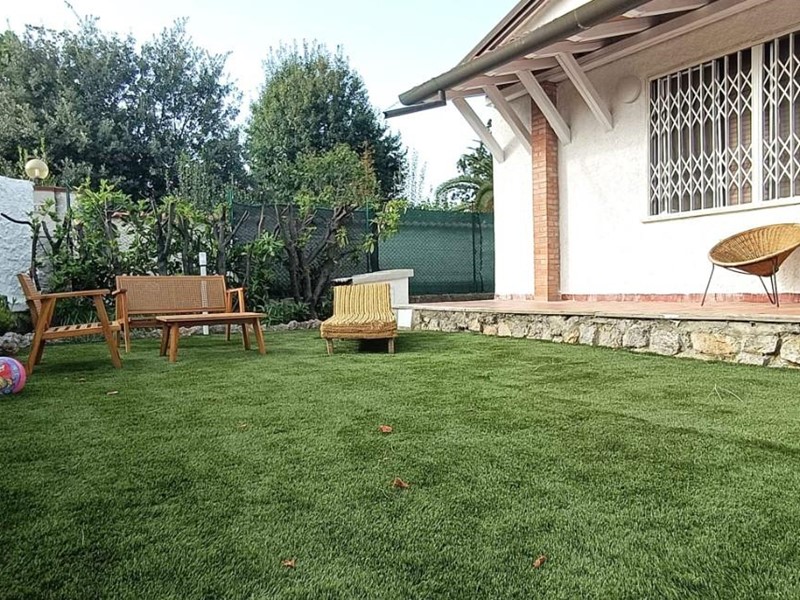 Villa bifamiliare in Vendita a Montignoso, zona Cinquale, 350'000€, 75 m²