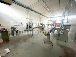 Capannone in Vendita a Cascina, 99'000€, 160 m²