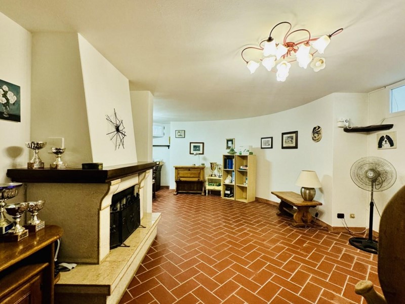 Casa Indipendente in Vendita a Massa, 690'000&euro;, 150 m²