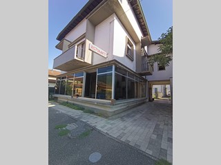 Appartamento in Vendita a Barga, zona Fornaci di Barga, 270'000&euro;, 365 m², arredato