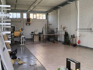 Capannone in Vendita a Cascina, 105'000€, 160 m²