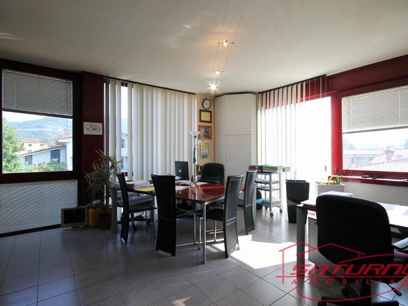 Ufficio in Vendita a Capannori, zona Marlia, 50'000€, 53 m²