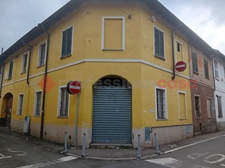 Negozio in Affitto a Cerro Maggiore, 600€, 45 m²
