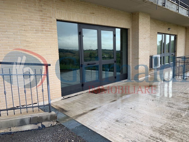 Attività commerciale in Vendita a Perugia, 50'000€, 260 m²