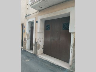 Casa Indipendente in Vendita a Caltagirone, zona Via Mannelli, 26'000€, 140 m²