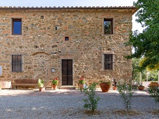 Casale in Vendita a Vinci, 590'000€, 250 m²