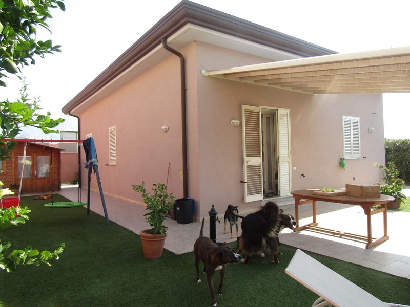 Casa Indipendente in Vendita a Carrara, zona Avenza, 400'000€, 110 m², arredato