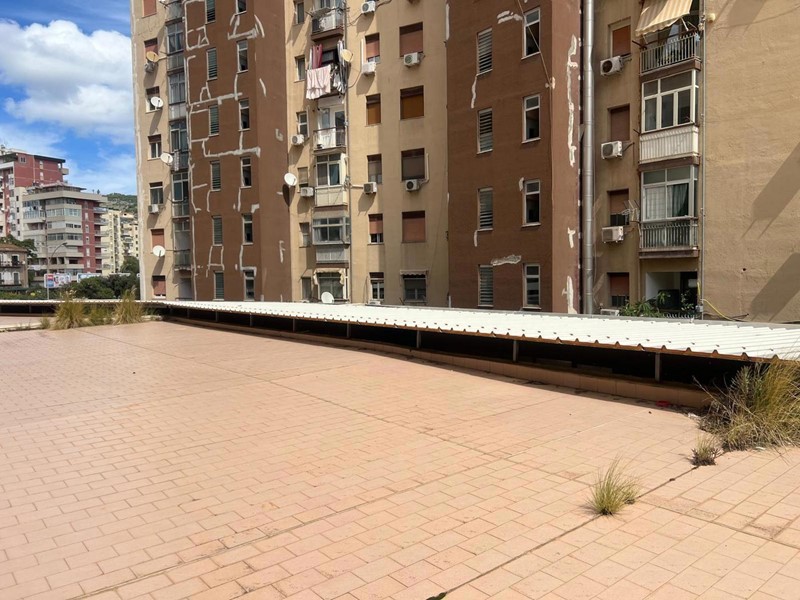 Ufficio in Affitto a Palermo, 14'000€, 1250 m²