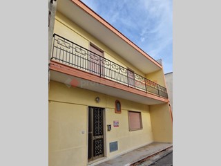 Casa Indipendente in Vendita a Minervino di Lecce, 75'000€, 180 m²