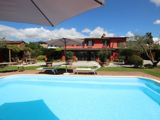 Casale in Vendita a Lucca, zona Nord, 700'000€, 180 m²